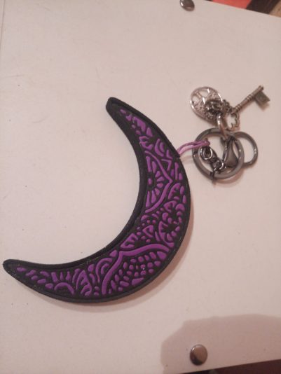 LLAVERO LUNA MORADA